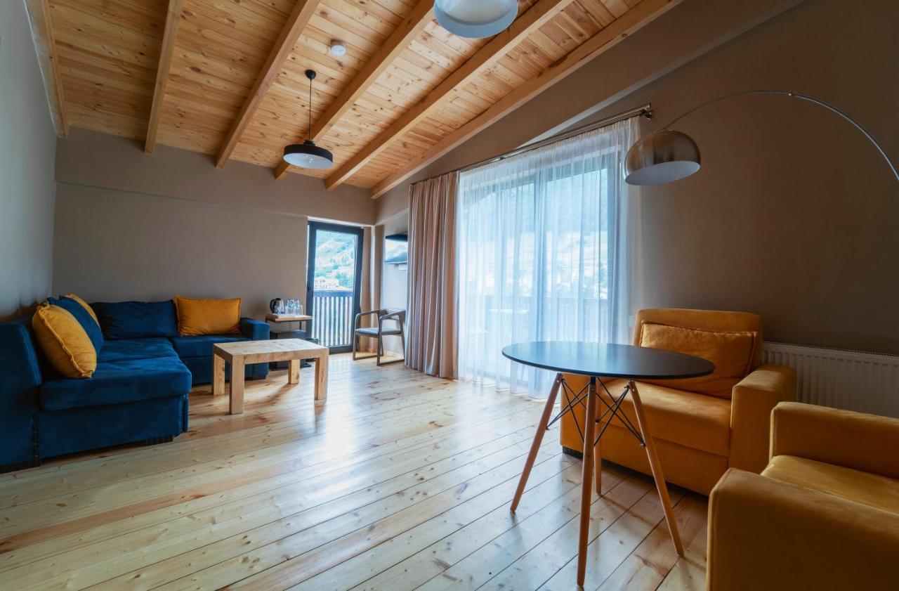Hotel Lahili Mestia Eksteriør bilde